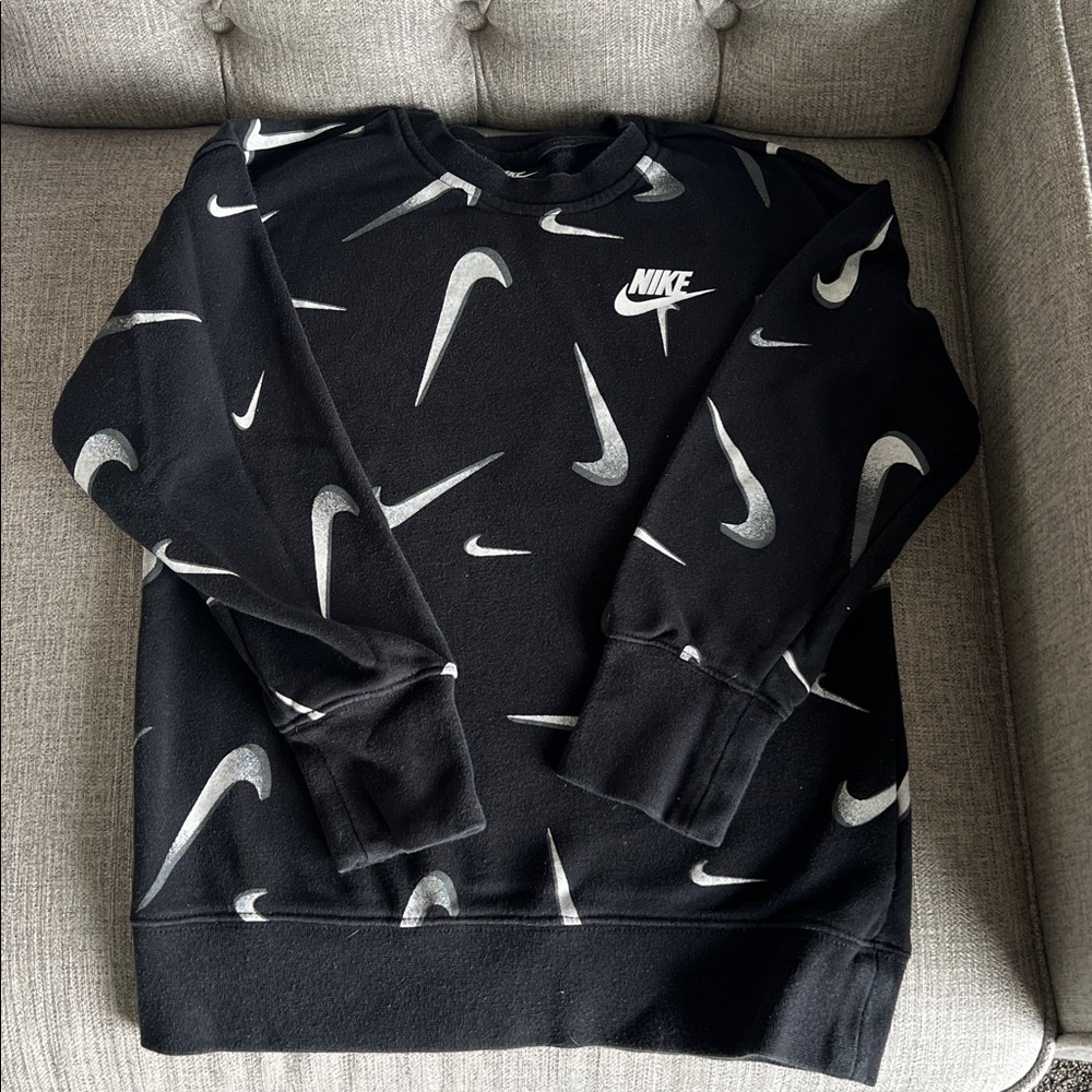 KIDS Nike Black Standard Fit Sweatshirt crewneck